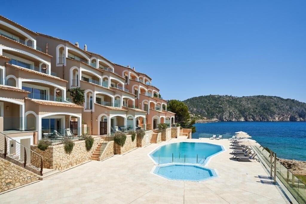 Отель Aparthotel Bahia Suites Camp De Mar 4*