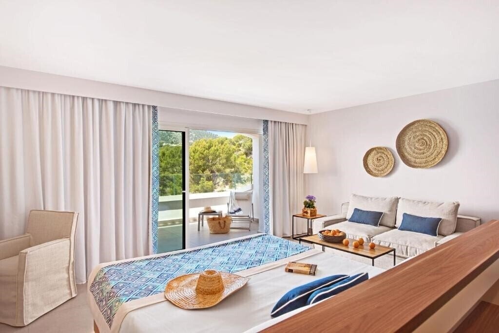 Картинка Aparthotel Bahia Suites Camp De Mar 4*