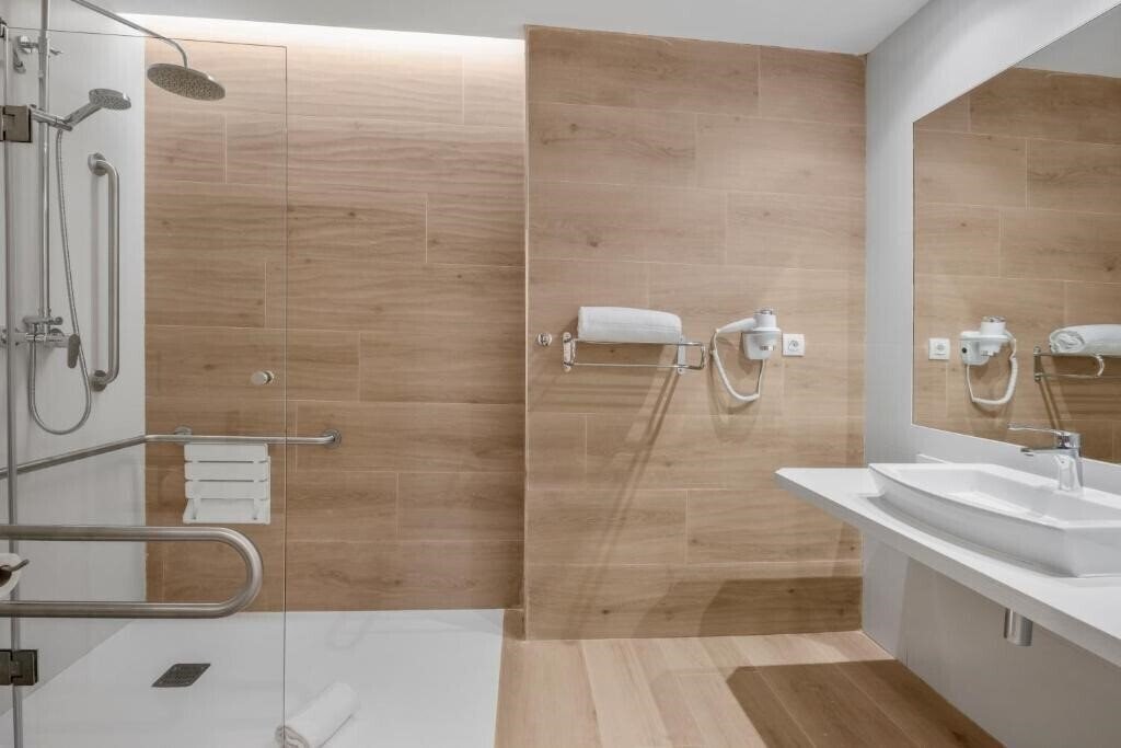 Фотография B&B Hotel Castro Urdiales 3*