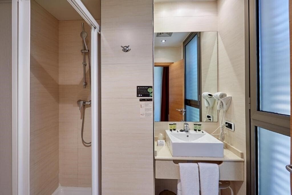 Отель Hotel Dona Lola Castellon 2*