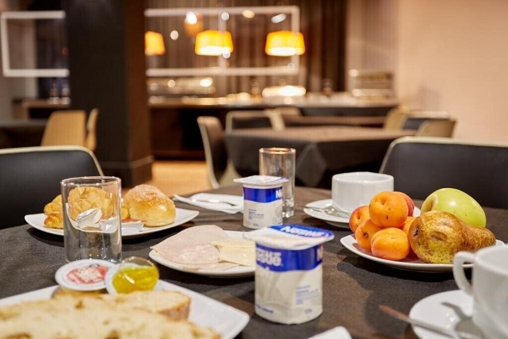 Фото Hotel Dona Lola Castellon 2*