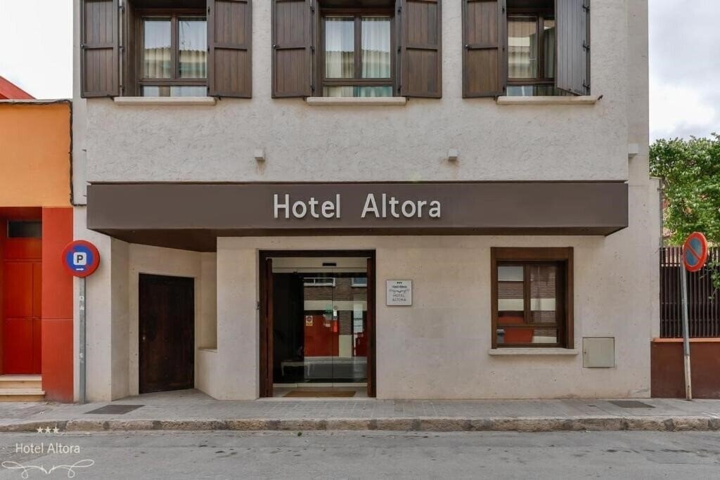 Отель Hotel Altora 3*