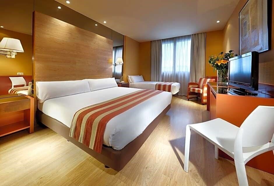 Фотографія Crisol Puerta de Burgos (ex. Hotel Puerta de Burgos, Zenit Puerta de Burgos) 4*