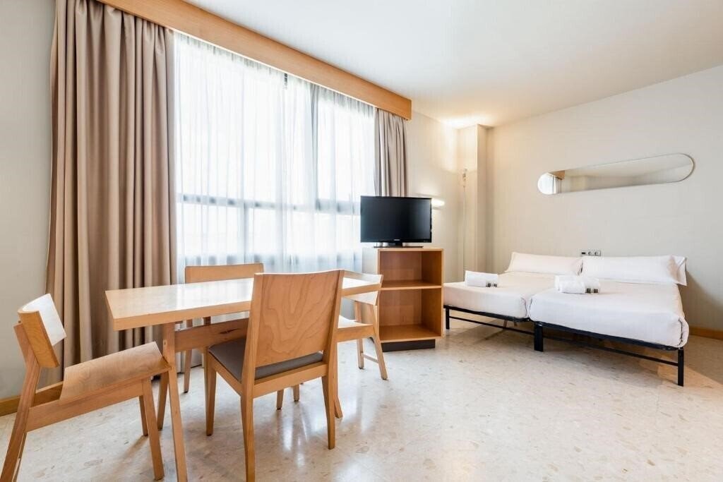 Фотографія Exe Aparthotel Campus San Mames 3*