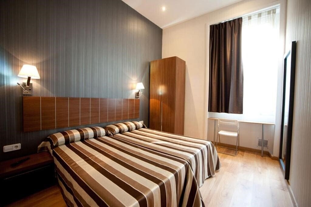 Отель Bcn 46 Hostal 2*