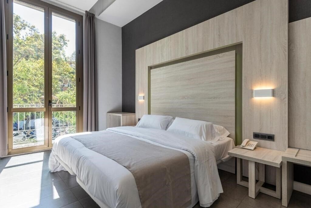 Готель Hostal Plaza Goya Bcn 2*