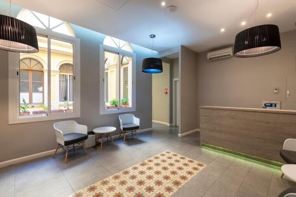 Фотографія Hostal Plaza Goya Bcn 2*