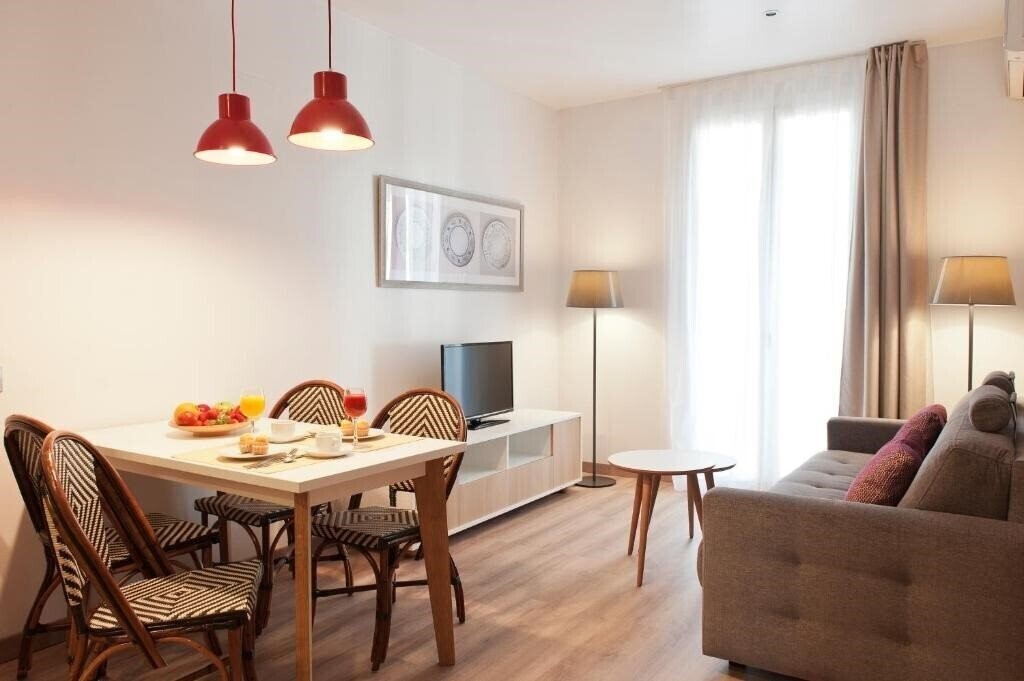 Отель Mh Apartments Sagrada Familia 4*