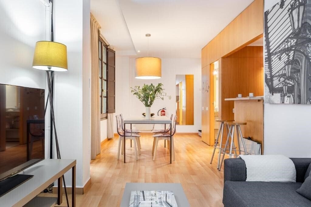 Фото Aspasios Plaza Real Apartments 3*