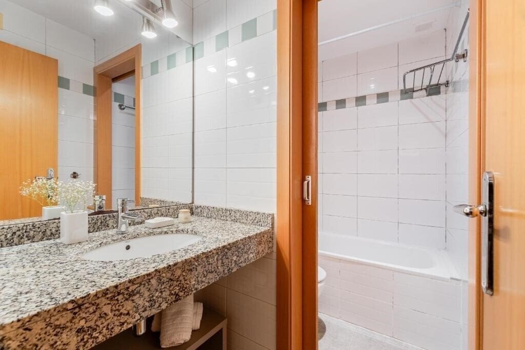 Фотографія Aspasios Plaza Real Apartments 3*