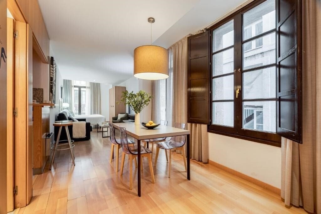 Фотографія Aspasios Plaza Real Apartments 3*