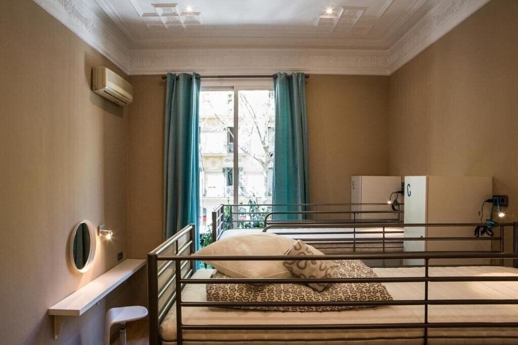 Фото Born Barcelona Hostel (Adults Only) 3*