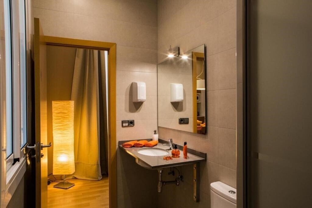 Фотографія Born Barcelona Hostel (Adults Only) 3*