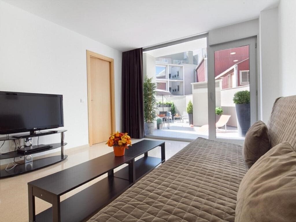 Картинка Charm Suites 3*