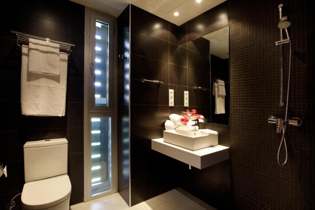 Фото Fisa Rentals Les Corts Apartments 3*