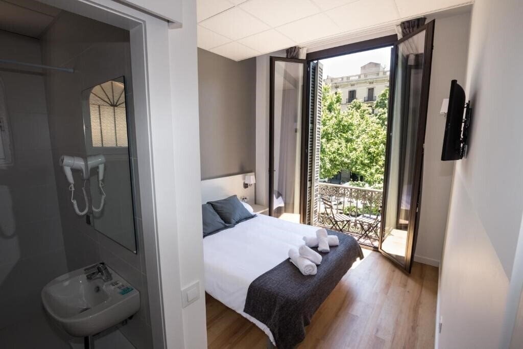 Готель Hostalin Barcelona Gran Via 3*