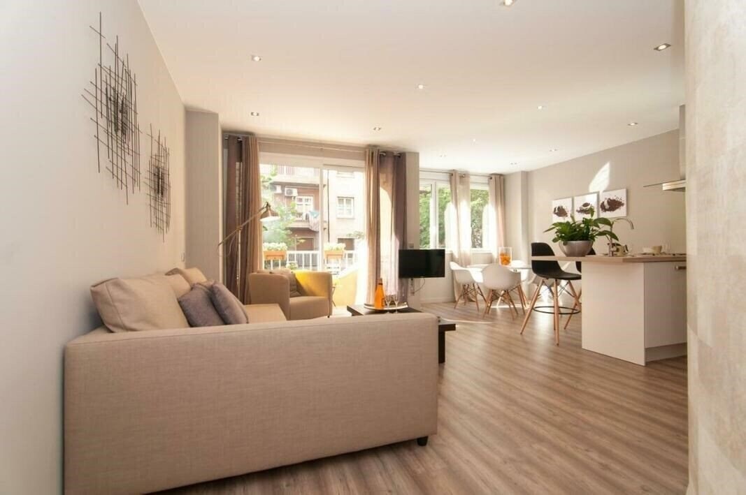 Отель Montaber Apartments - Sagrada Familia 3*