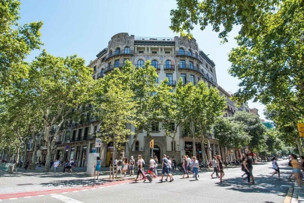 Отель Safestay Barcelona Passeig De Gracia (Adults Only) 3*