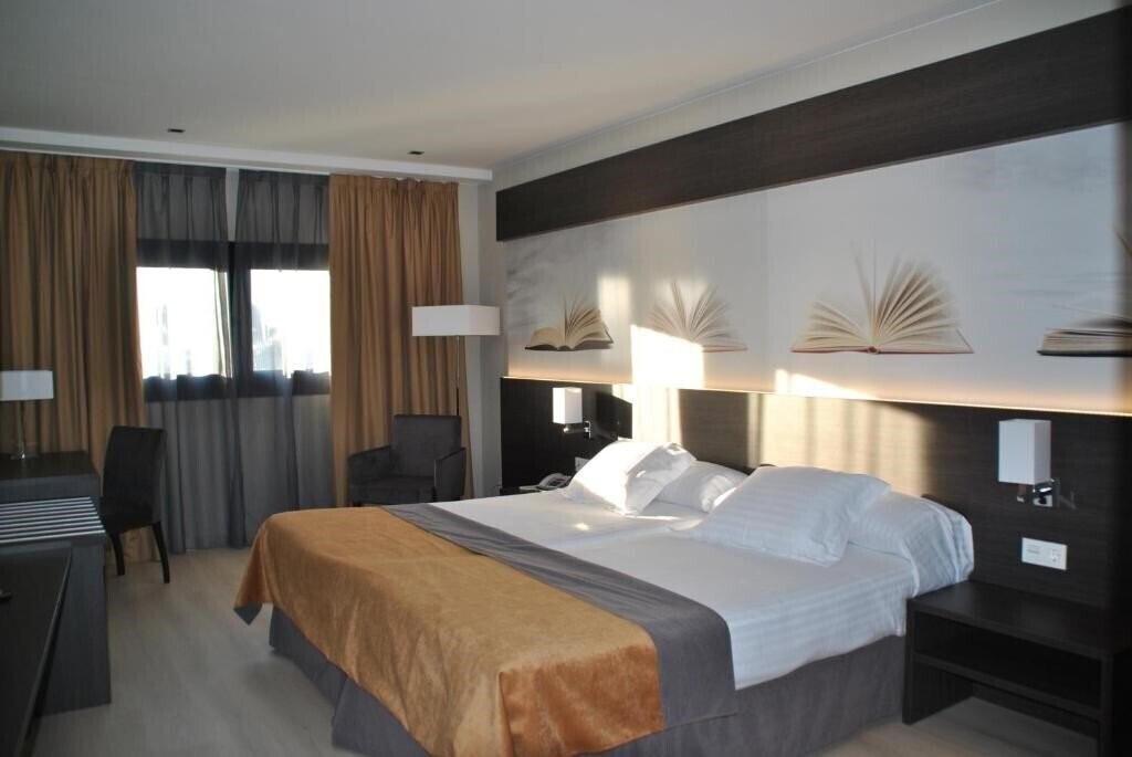 Готель Brea's Hotel 4*