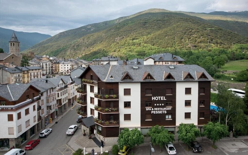 Отель Apartamentos Hotel Pessets & Spa 3*