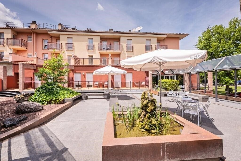 Отель Hotel La Perla D’Olot 3*