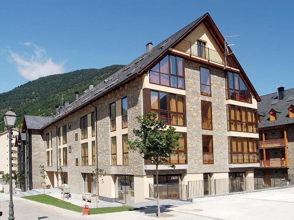 Отель Aparthotel Nou Vielha 3*