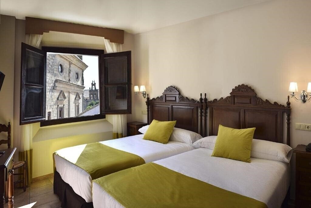 Фотографія Maria De Molina 3*