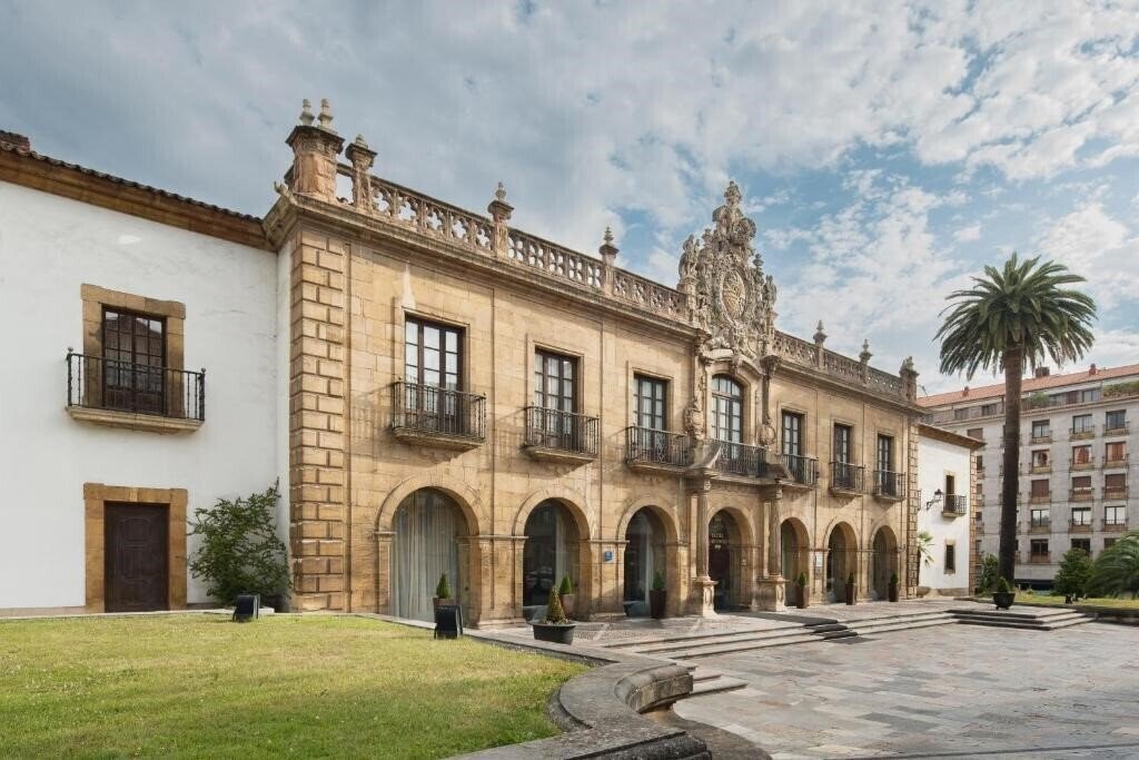Готель Eurostars Hotel De La Reconquista 5*