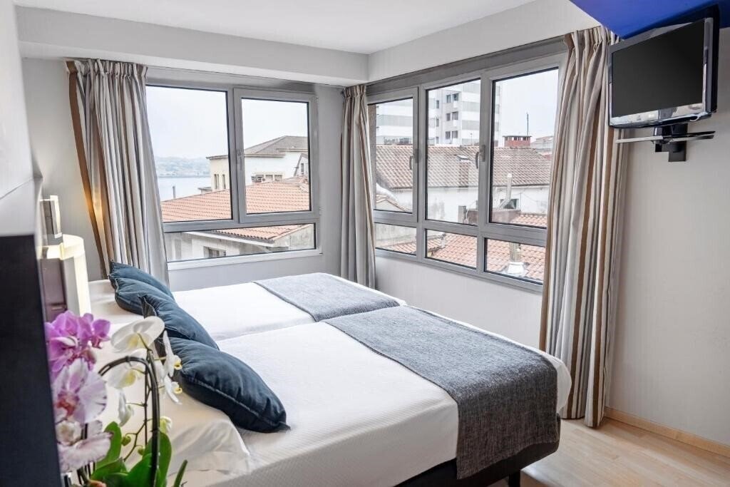 Фото Hotel Pathos Gijon by Faranda Express 3*