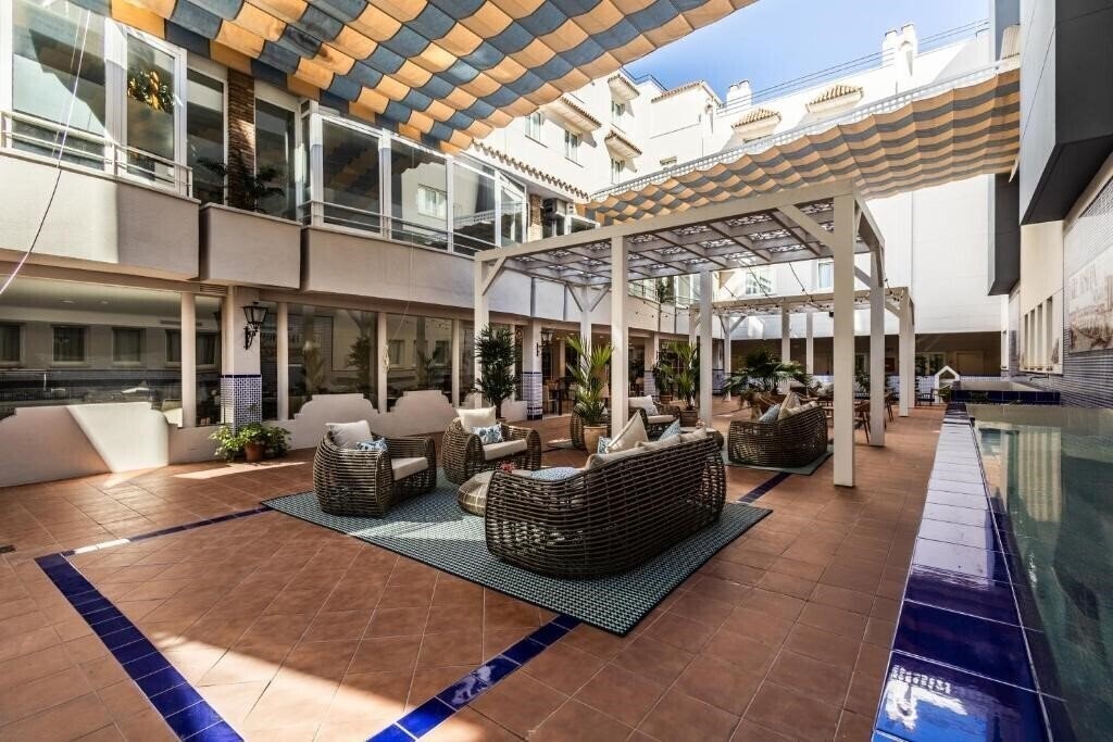 Фото Hesperia Cordoba 4*