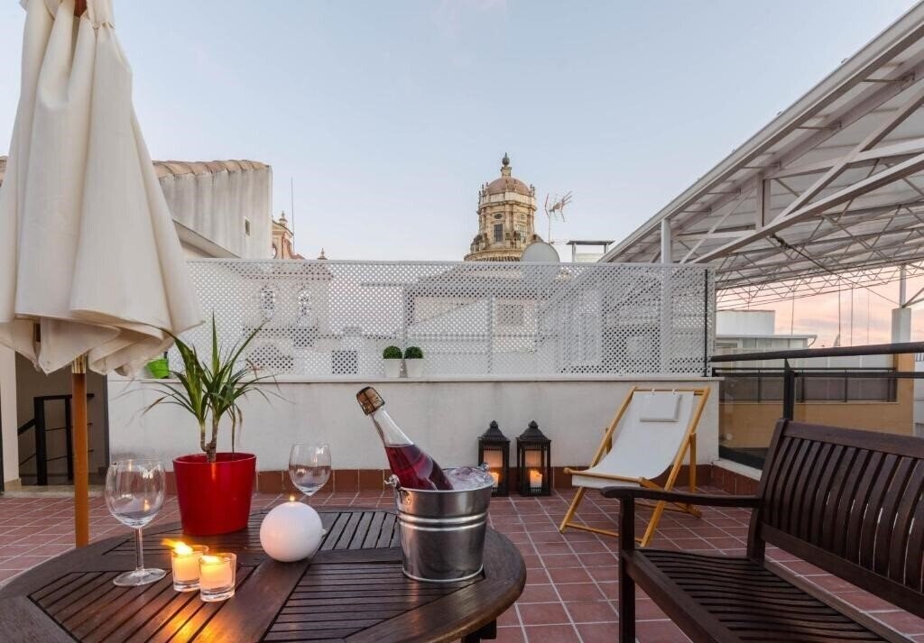 Отель Apartamentos Turísticos Duque de Hornachuelos 2*