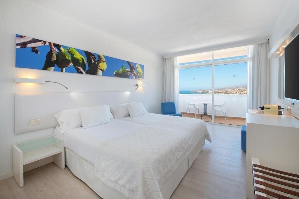 Фото Iberostar Waves Bouganville Playa 4*