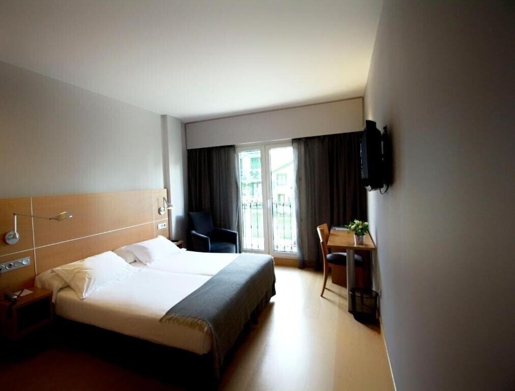 Фото Hotel Jauregui 3*