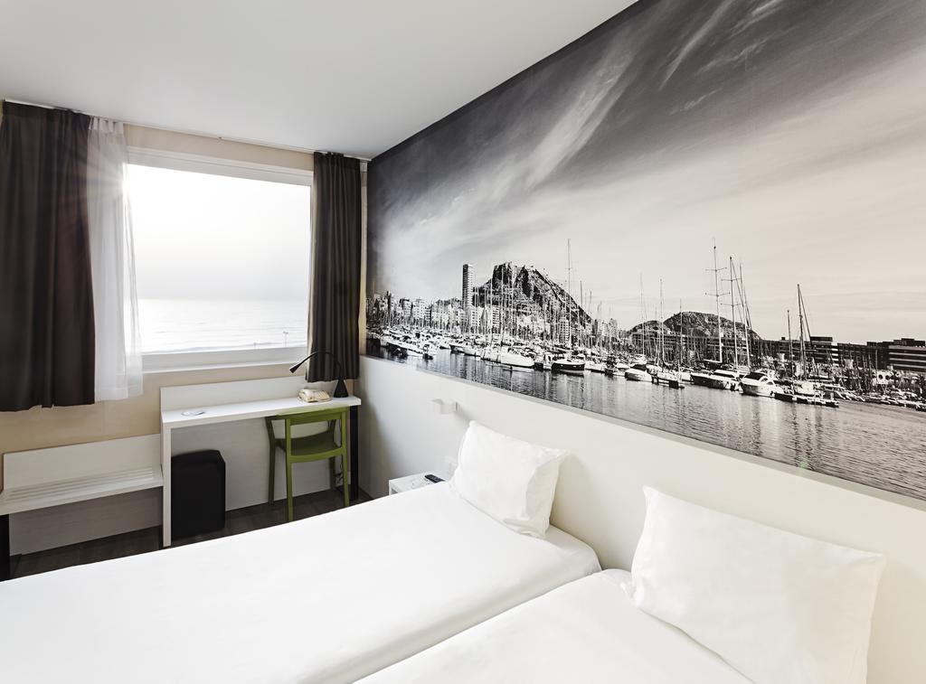 Фото B & B Alicante (Ex Holiday Inn Express) 3*