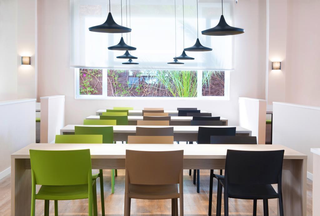 Фотографія B & B Alicante (Ex Holiday Inn Express) 3*