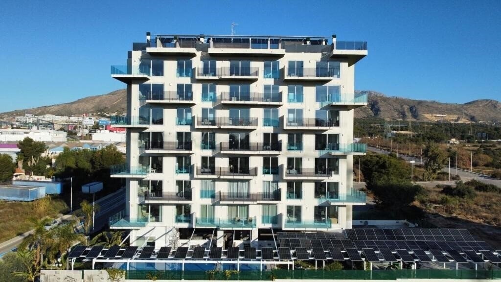 Отель Apartamentos Oasis de La Cala 4*