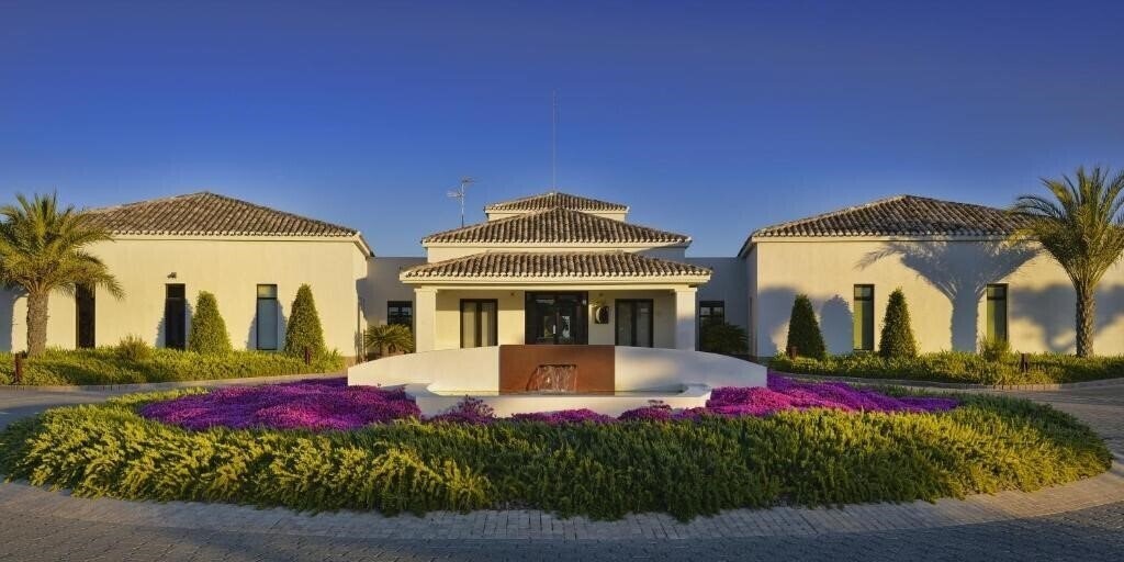 Готель Las Colinas Golf & Country Club Residences 3*