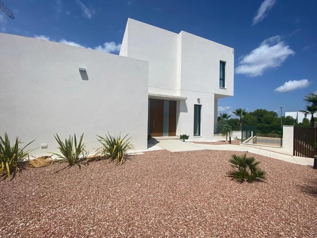 Фотографія Las Colinas Golf & Country Club Residences 3*
