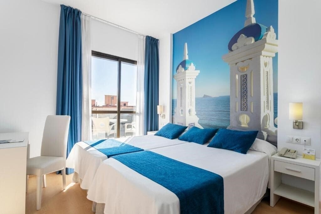 Отель Avenida Hotel 4*
