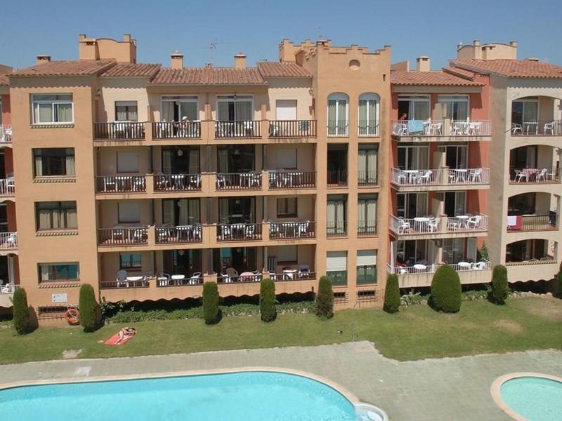 Отель Comptes De Empurias Aparthotel 3*