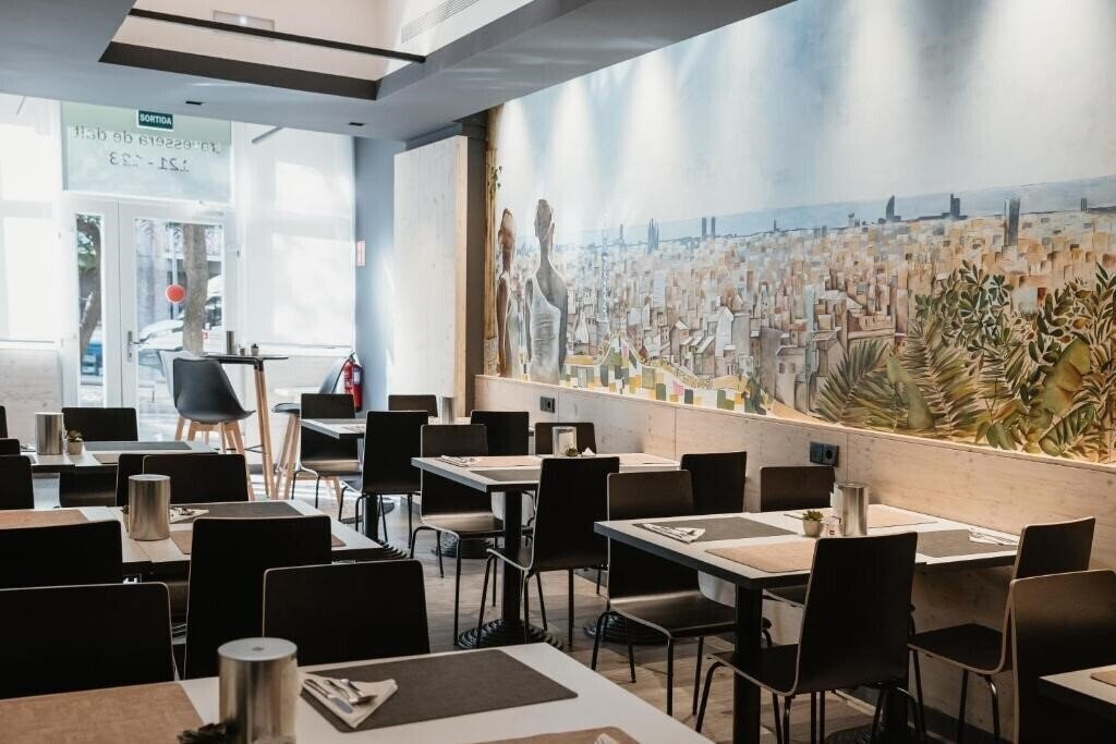 Фотографія Travessera Hotel And Parc Guel 2*