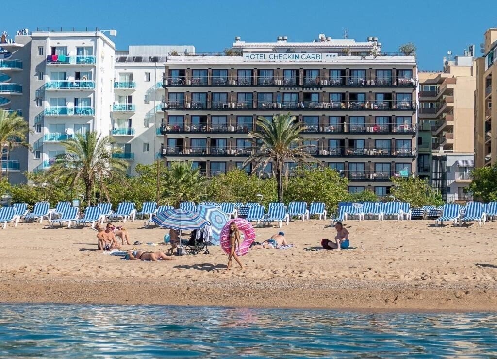 Готель Hotel Checkin Garbi 3*