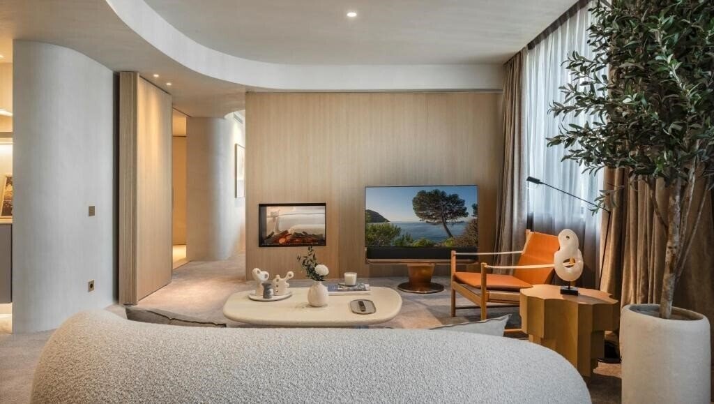 Отель Carlemany 4*