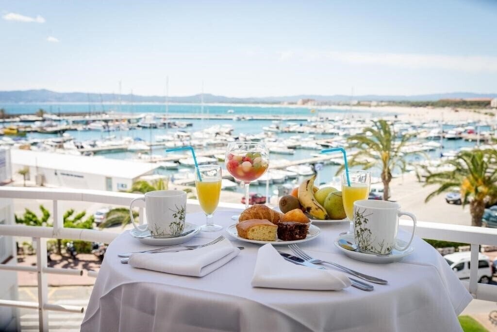 Изображение Hotel & Diving Les Illes 2*
