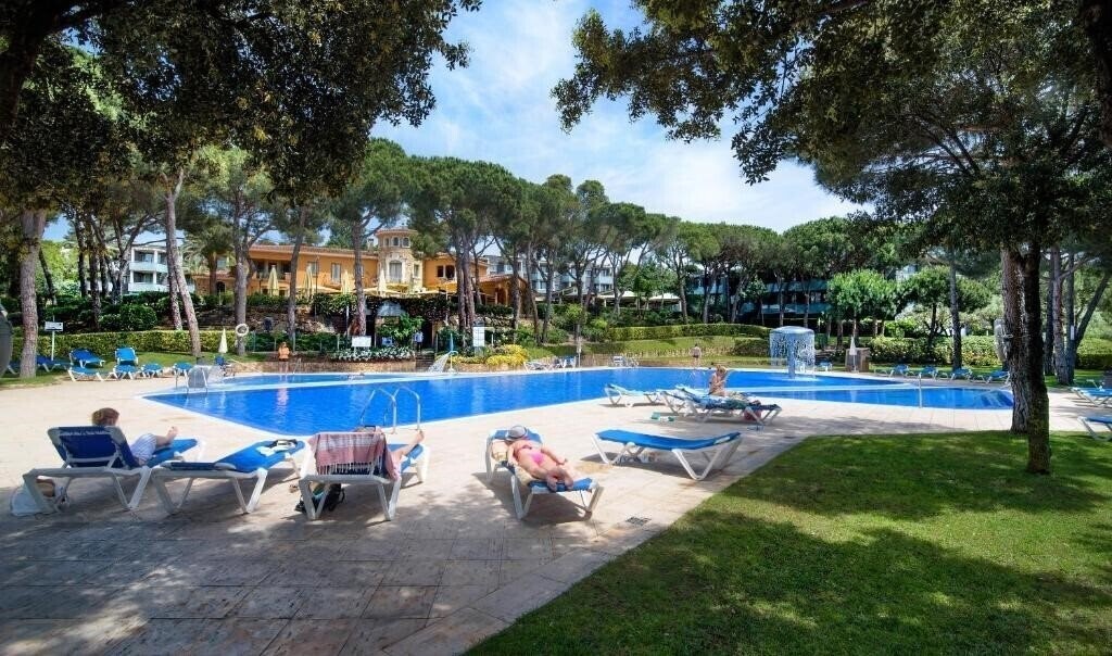 Зображення Aparthotel Ciutat de Palol 4*