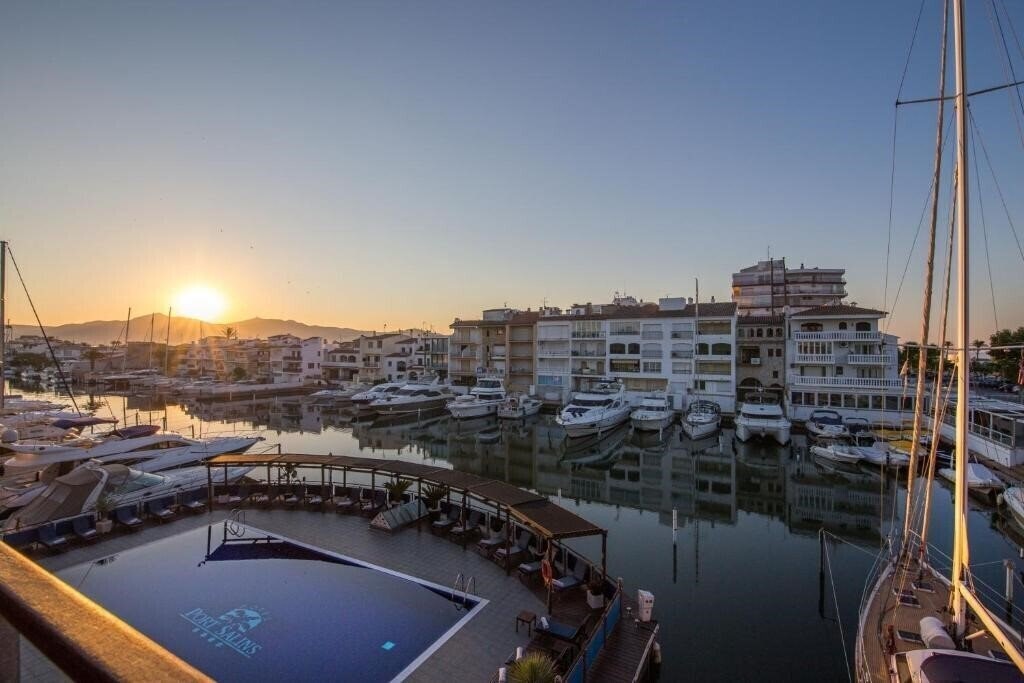 Отель Port Salins 4*