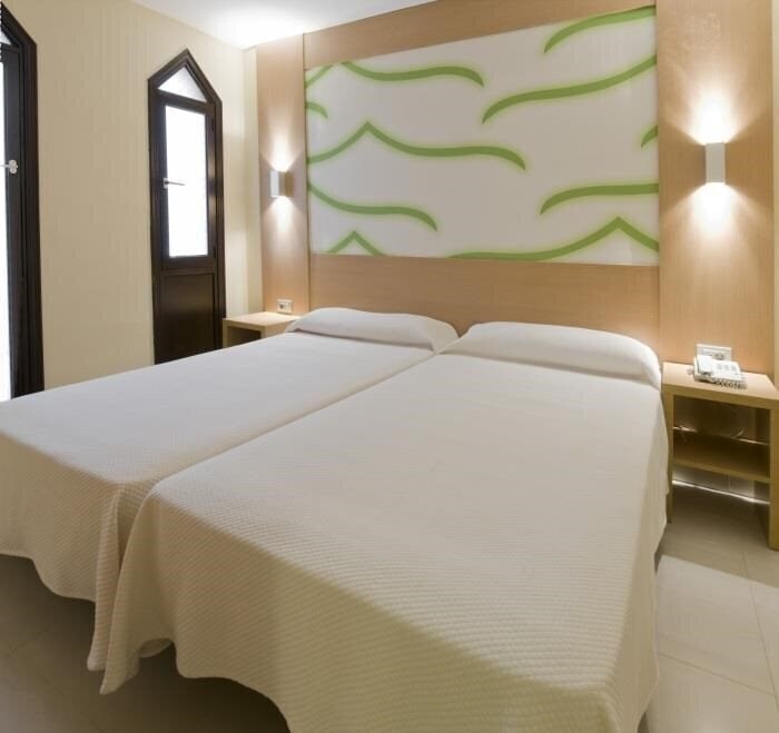 Готель Columbus Hotel 4*