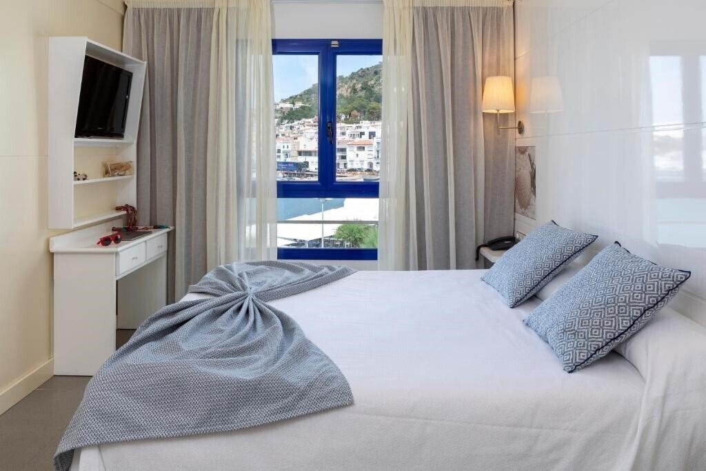 Фото Hotel SPA Cap de Creus 3*