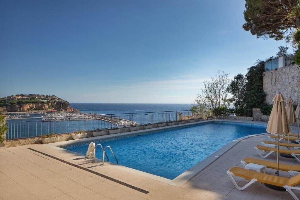 Зображення Hotel Montjoi 3*
