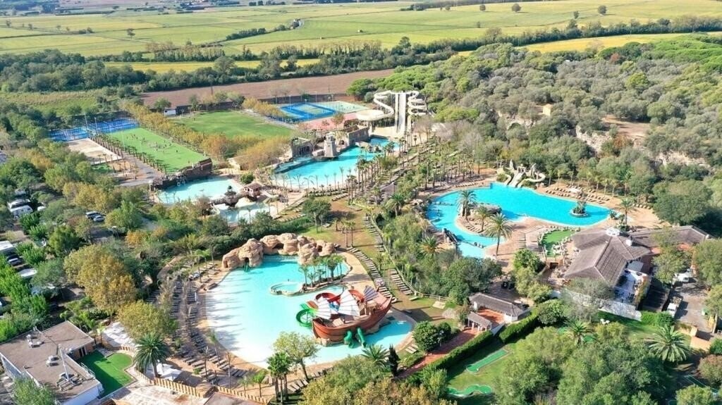 Отель Clipper Hotel & Villas 4*